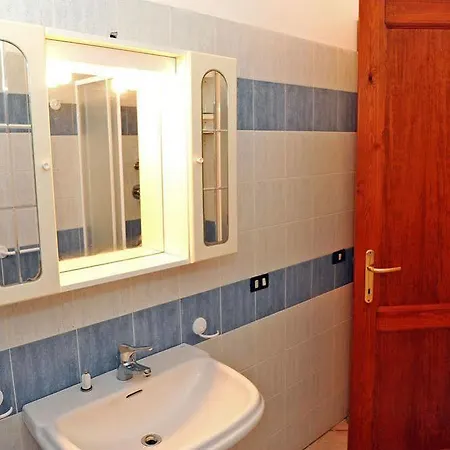 Domus 1 *